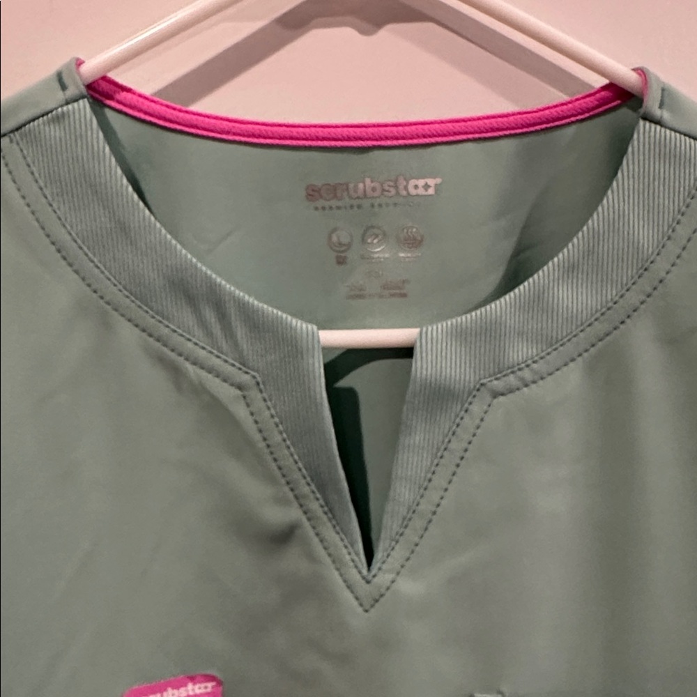 Scrubstar Seasonal Notch Collar Top Size Small - Picture 5 of 11